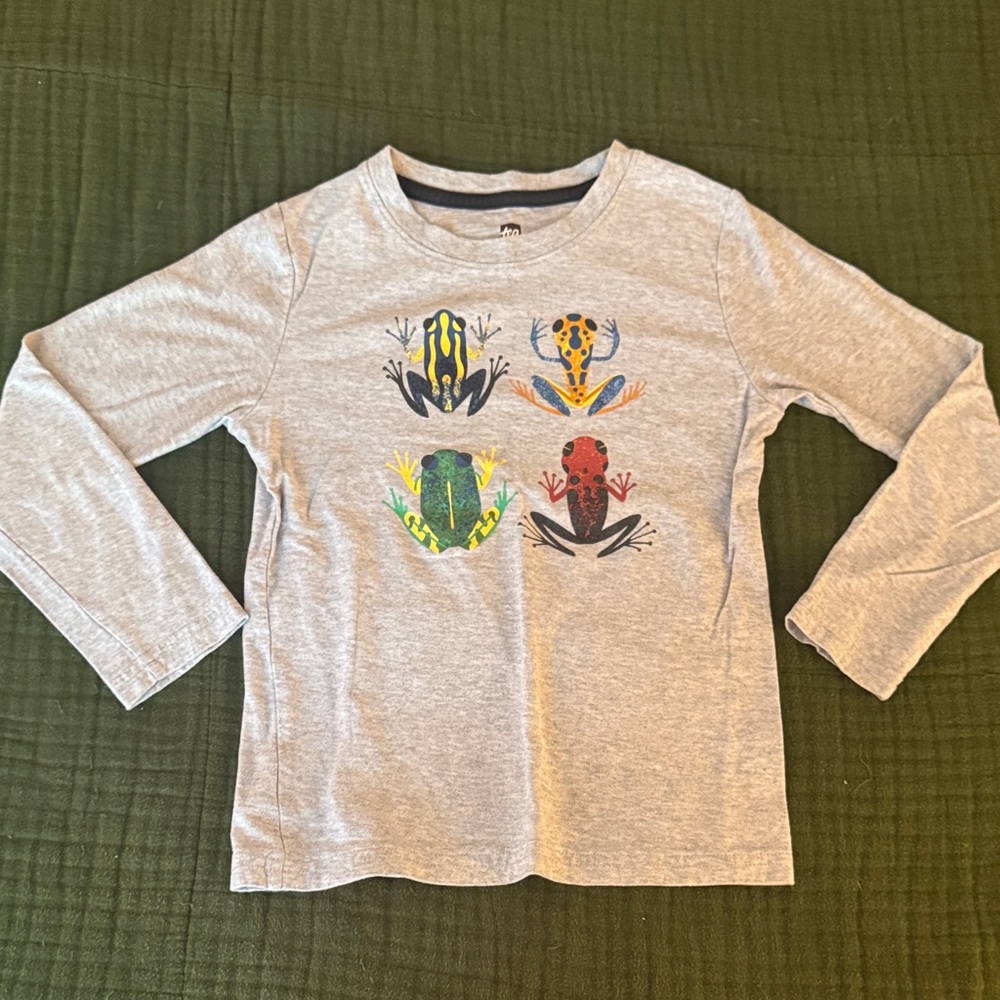 Tea Collection Gray Long Sleeve Tee with Vibrant Frog Design
